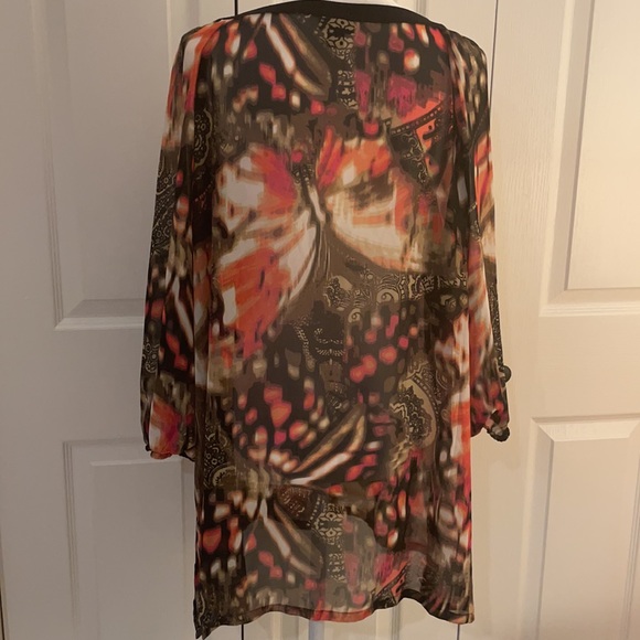 East 5th Plus SZ 2X Butterfly Print Semi Sheer Top - Picture 6 of 14